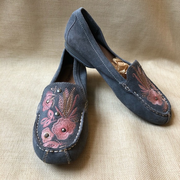 baretraps otella embroidered suede loafer